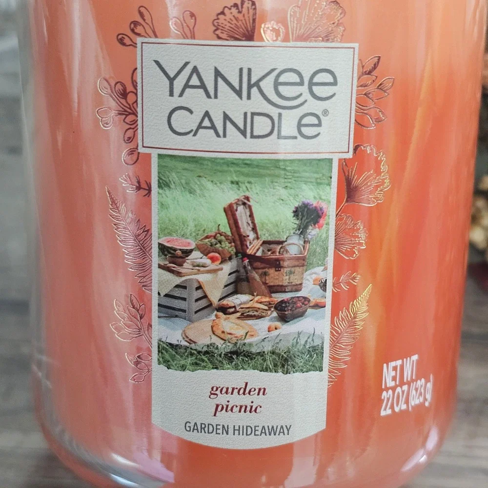 Yankee Candle Garden Picnic Hideaway Retired Scent 22oz‎ Large Jar New Condition